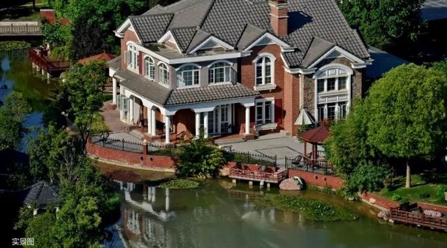 一湖潋天地，一墅悦人生